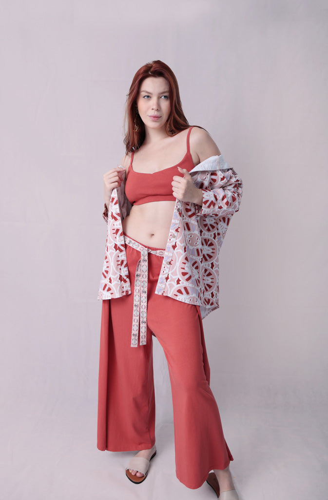 Isla BraletteBraletteIs it a bra? Is it a top? Completely up to you.We love it in combination with an unbuttoned Busan shirt and the Kynuna high waisted trousers. But it also works perfeGlobalistinaIsla BraletteGlobalistina